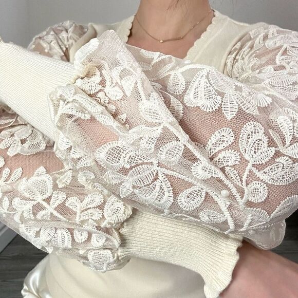 NWOT‎ Sioni Ivory V Neck Sweater Lace Beaded Sleeves Size XS - Picture 2 of 7